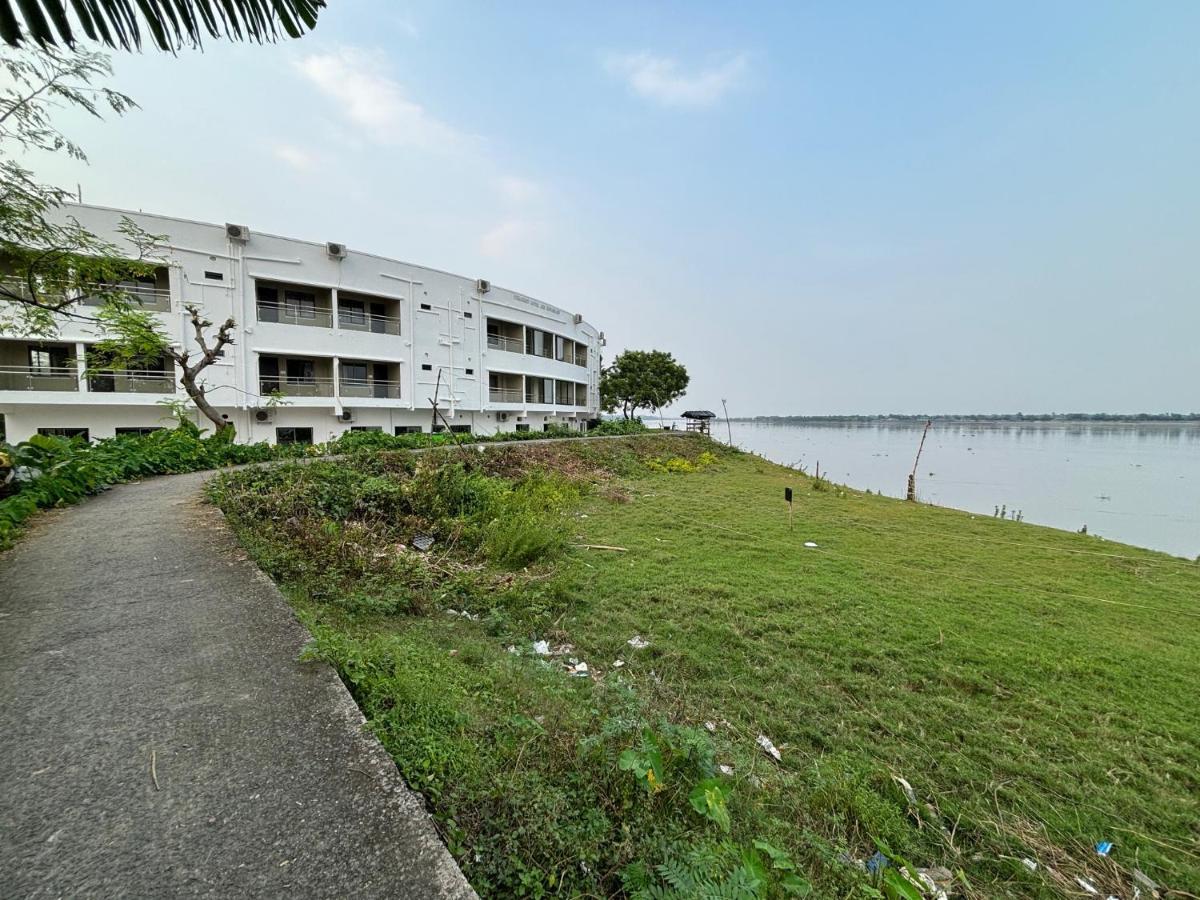 Ichhamati Hotel And Restaurant Hasnabad Exteriör bild