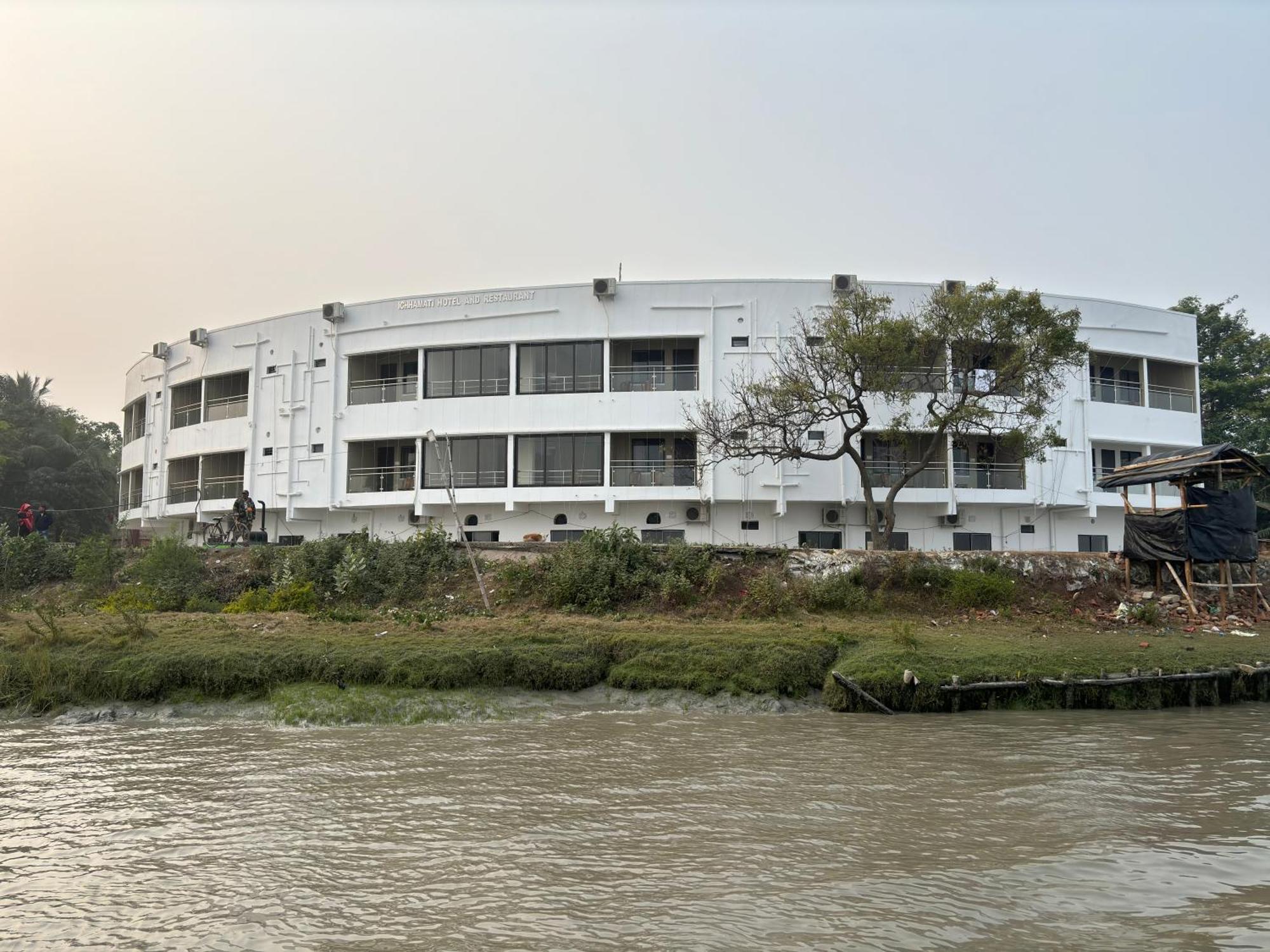 Ichhamati Hotel And Restaurant Hasnabad Exteriör bild