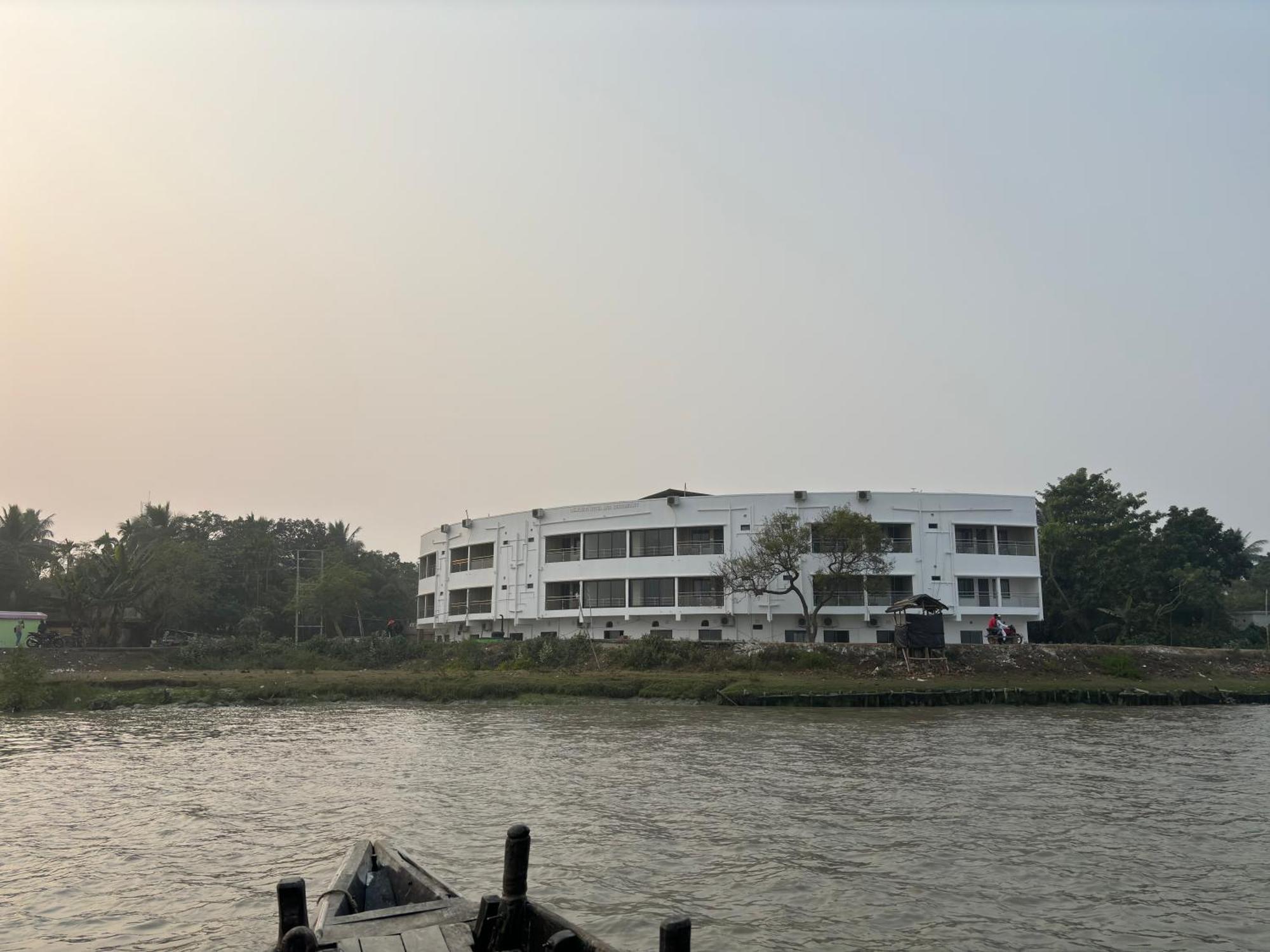 Ichhamati Hotel And Restaurant Hasnabad Exteriör bild