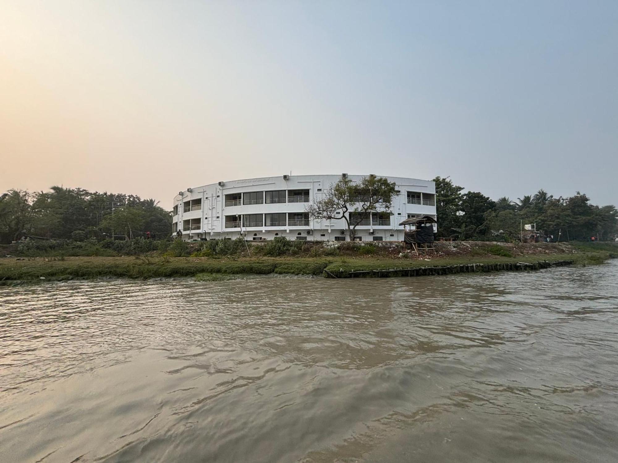 Ichhamati Hotel And Restaurant Hasnabad Exteriör bild
